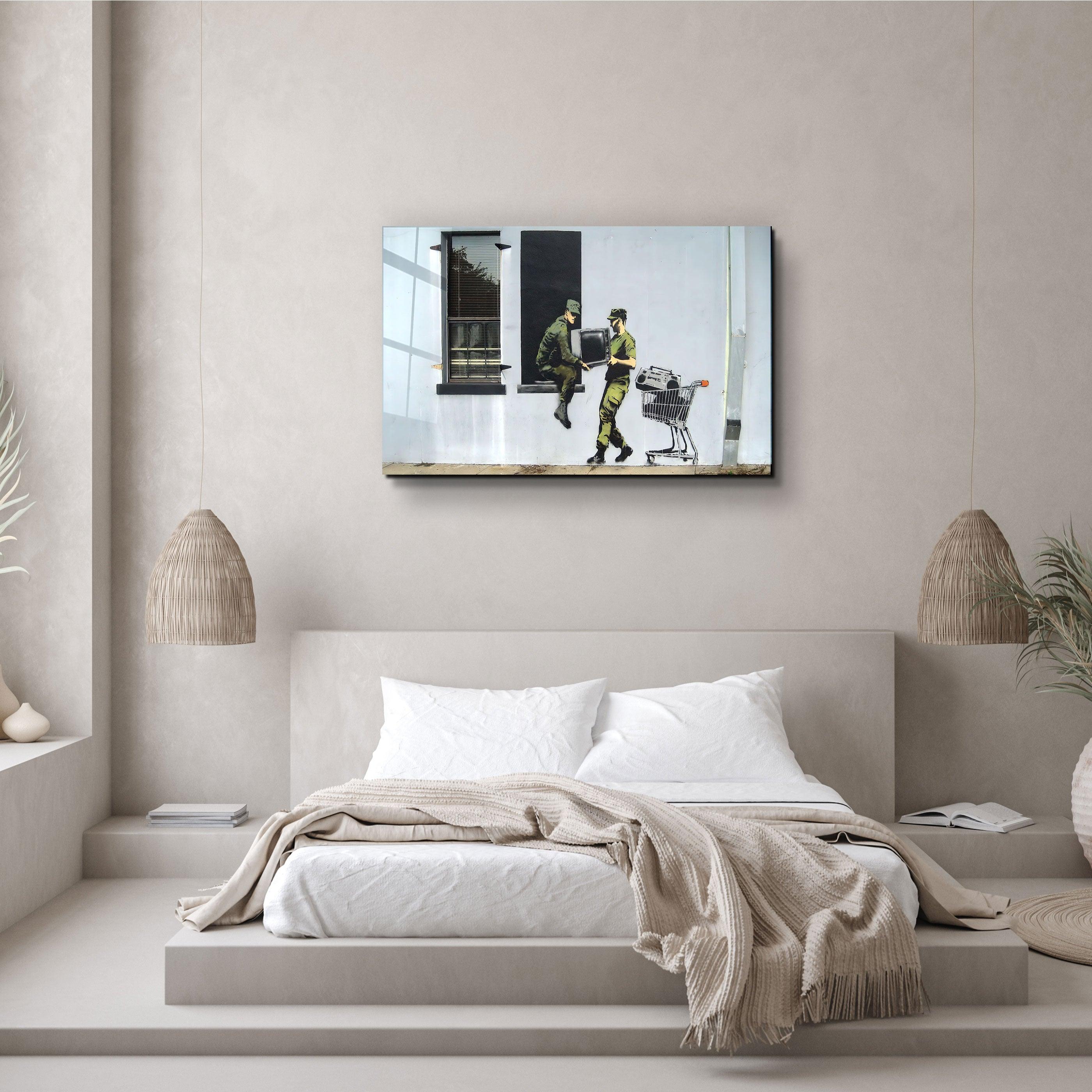 "Banksy - Looting Soldiers"・Glass Wall Art